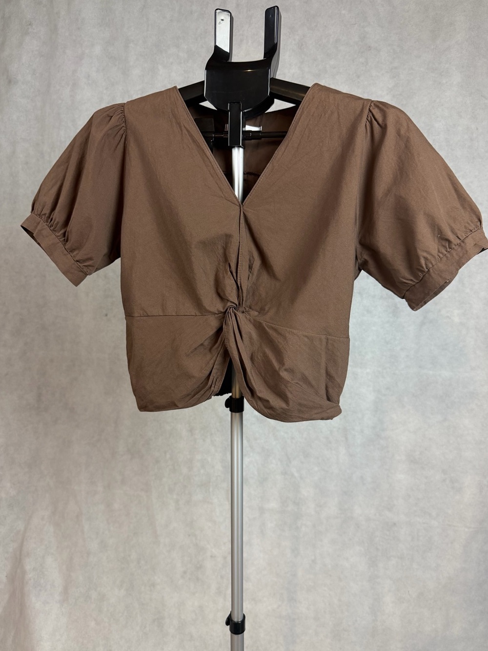 PLAY ROOM Korean Minimalist Twist Front Puff Sleeve Top Brown S/M